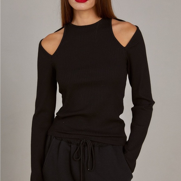 Source Unknown Cut-Out Shoulder Ribbed Top - Picture 3 of 6
